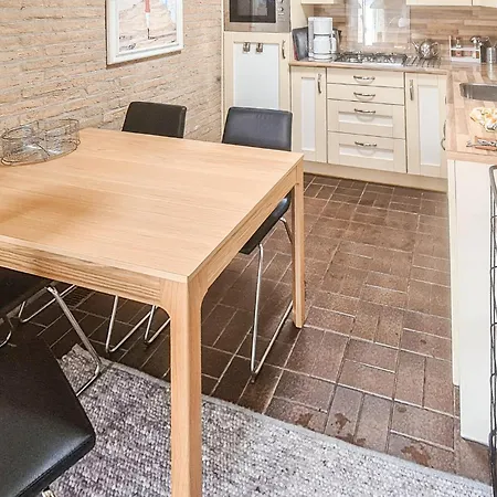 3 Bedroom Cozy In 노르트베이크