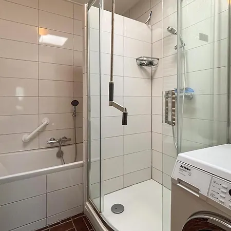 3 Bedroom Cozy In 노르트베이크